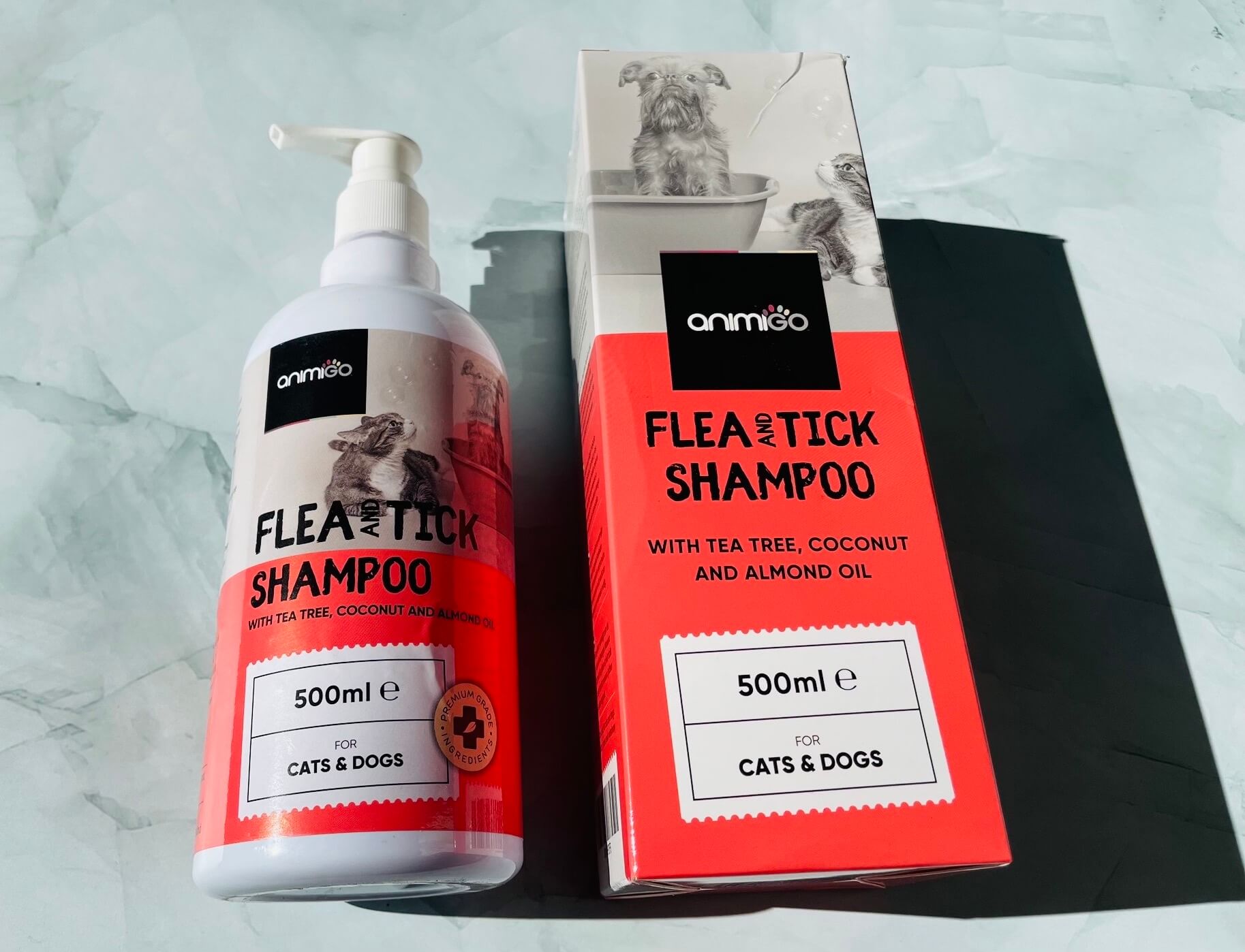 Animigo loppe- og flåt shampoo på bord