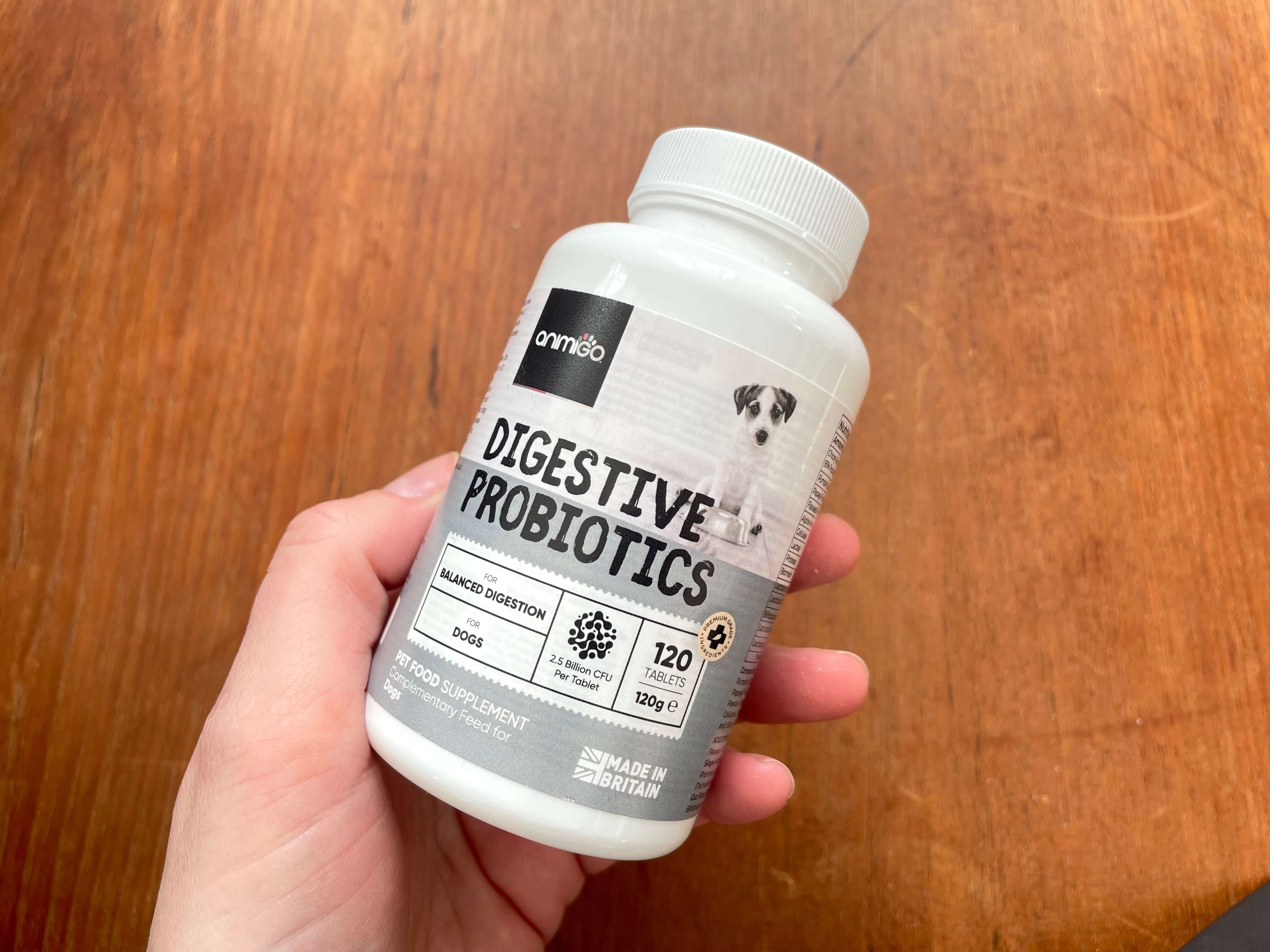 Digestive Probiotics fra Animigo i hånd