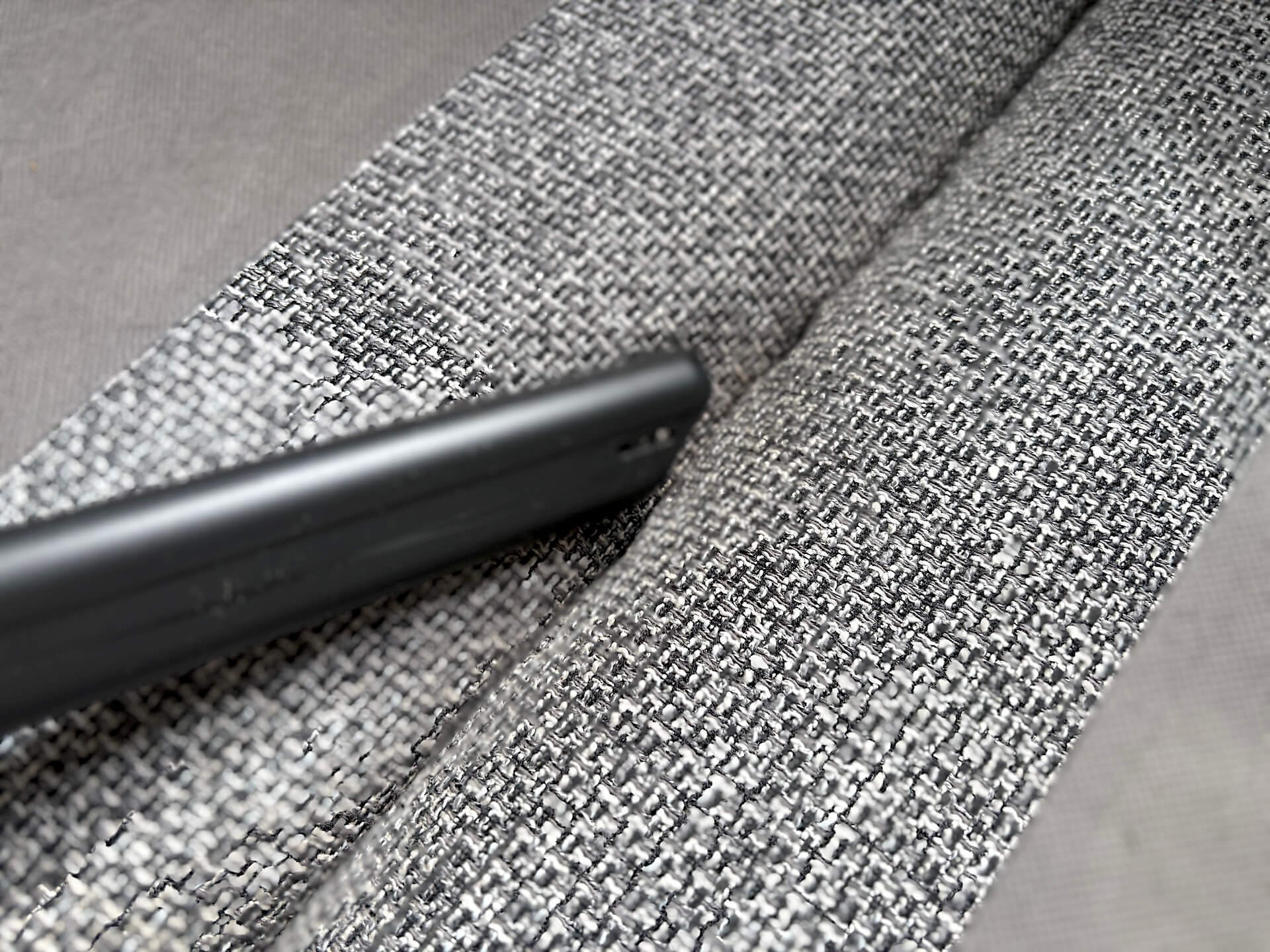 Flad børste i sofa fra CleanCopenhagen Kraftfuld Ledningsfri Støv- og Håndstøvsuger
