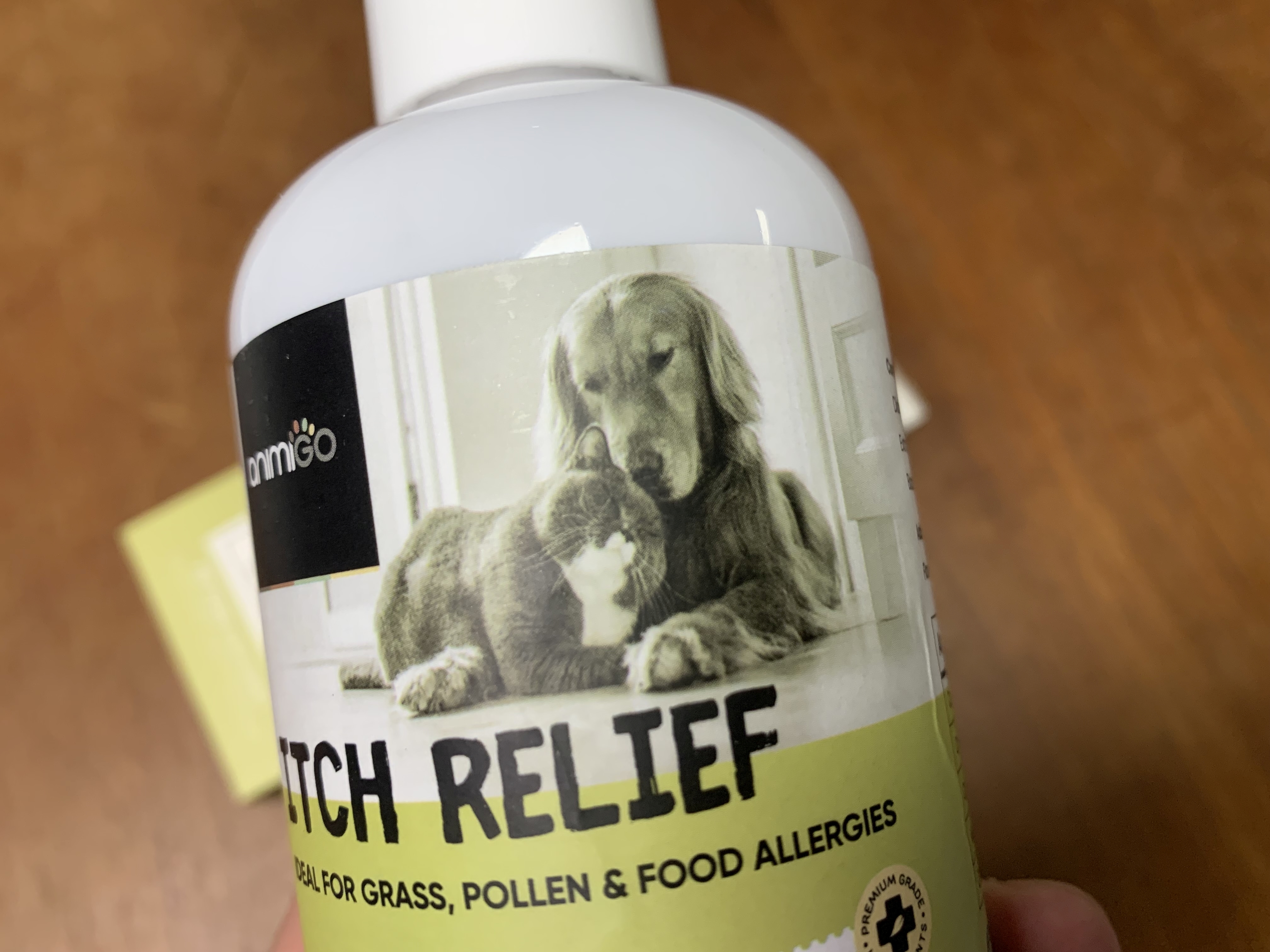 Hund og kat afbilledet på emballagen til Itch Relief