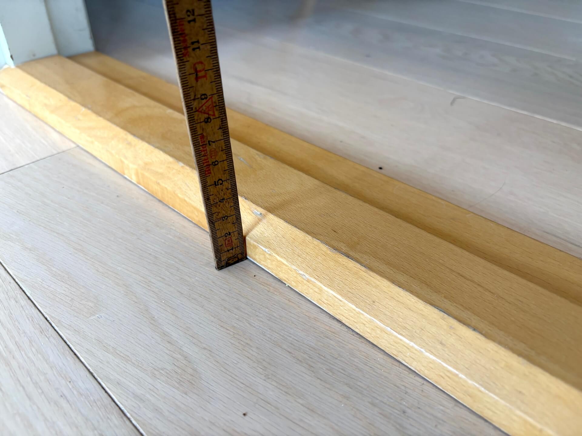 Måling af dørtrin som Roomba Plus 505 kan køre over