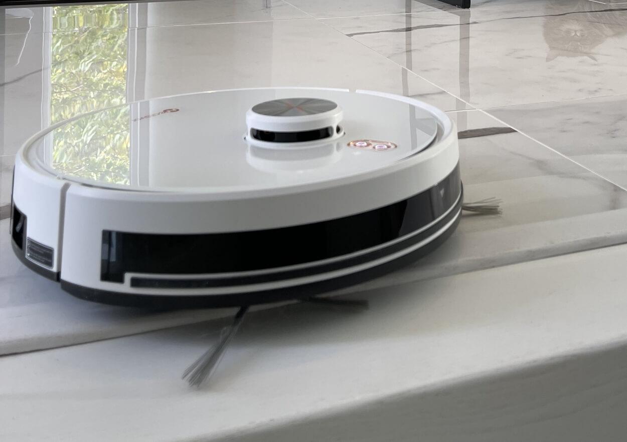 Neatsvor X600 robotstøvsuger støvsuger på marmorgulv