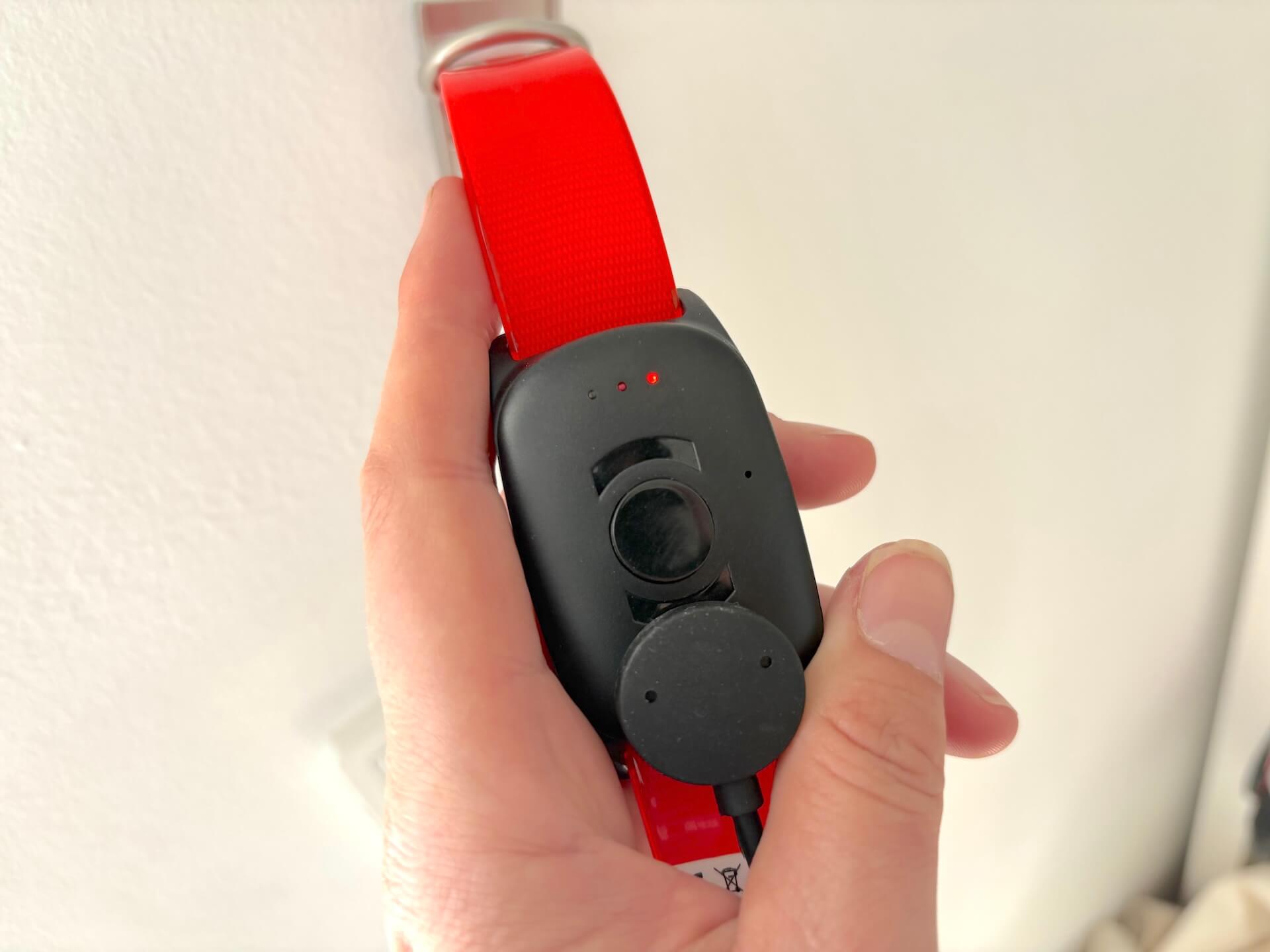 Opladning af MiniFinder Atto Pro GPS til hund