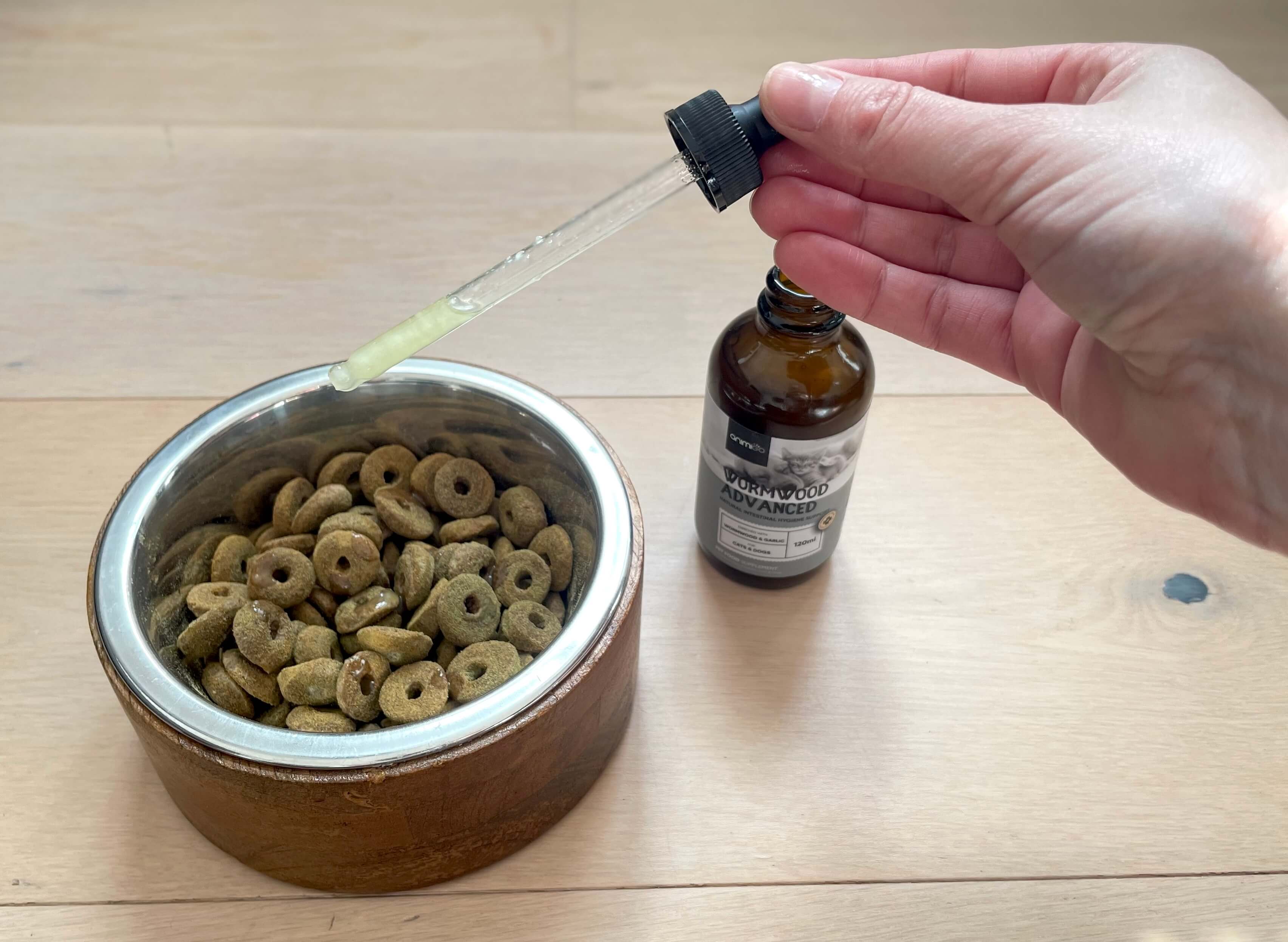 Wormwood Advanced dryppes på hundefoder